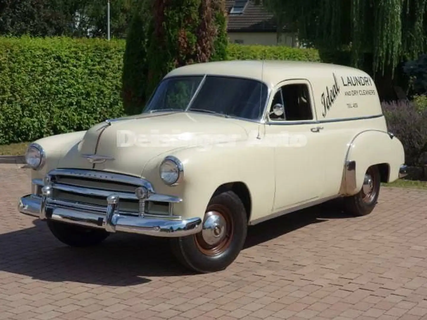 Chevrolet Sedan Delivery Beżowy - 1