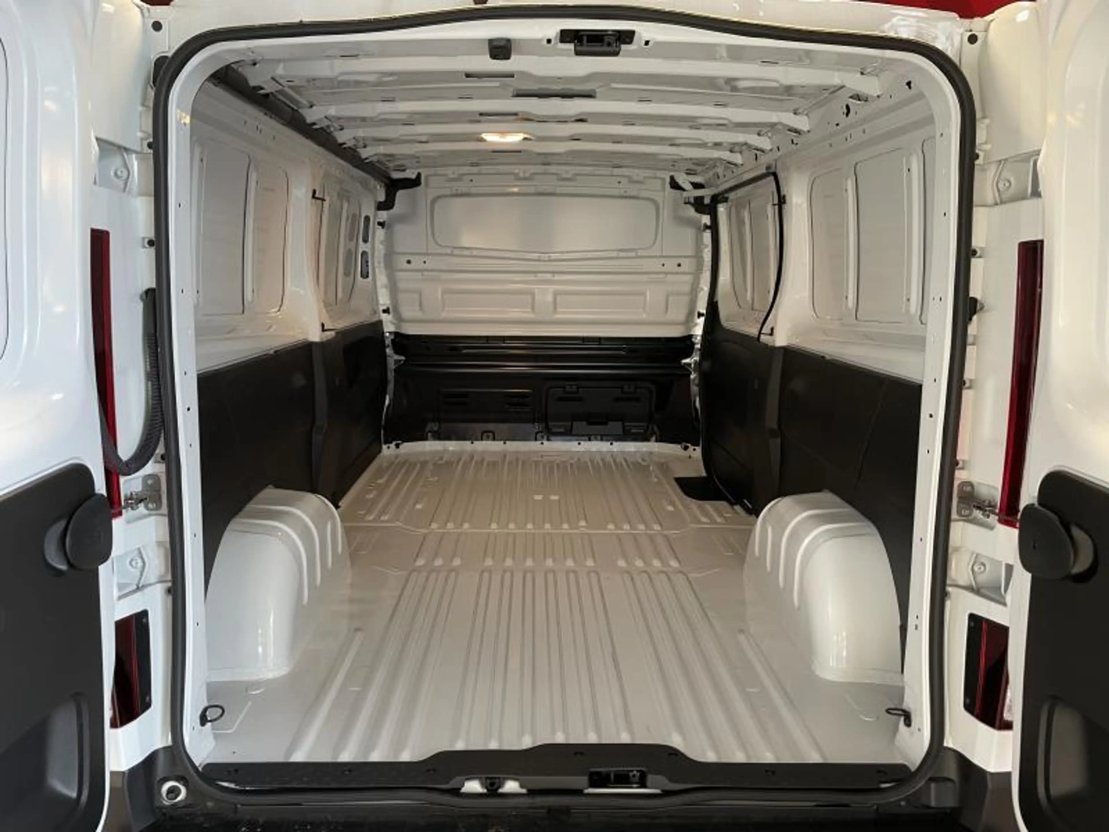 Nissan Primastar N-Connecta — photo 11