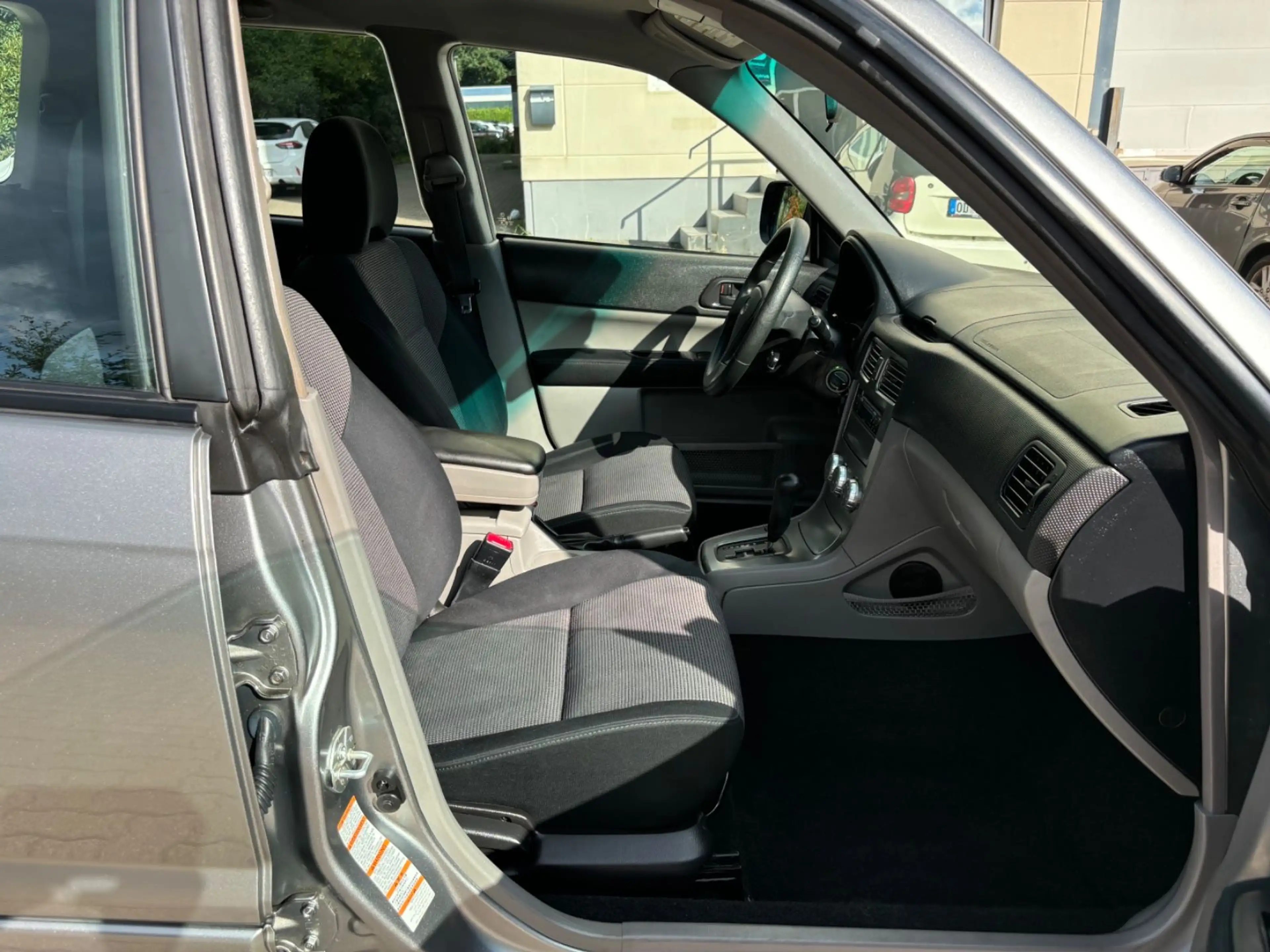 Subaru Forester 2.0X Active 4x4 Automatik Klima TÜV NEU — photo 12