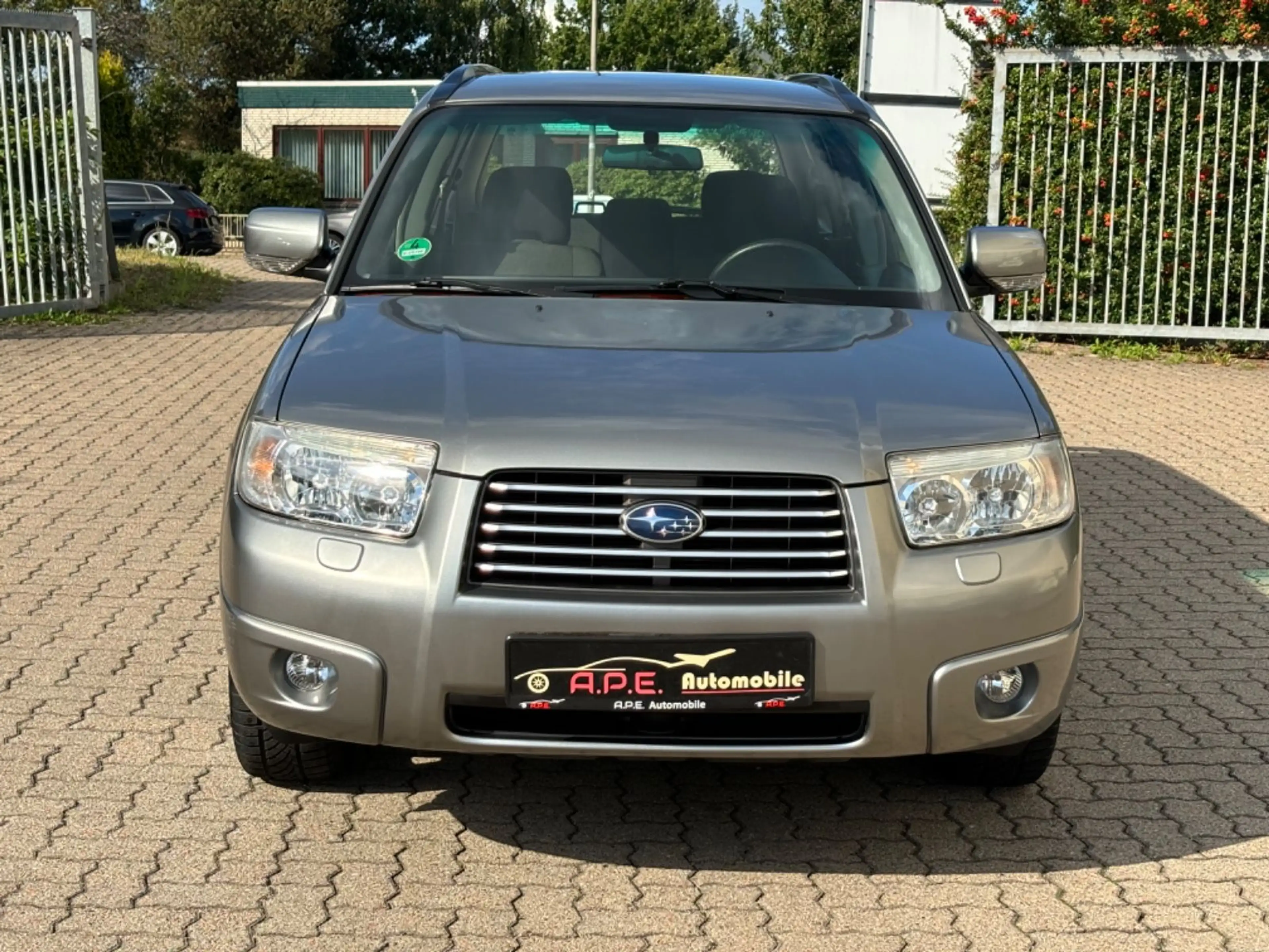 Subaru Forester 2.0X Active 4x4 Automatik Klima TÜV NEU — photo 2