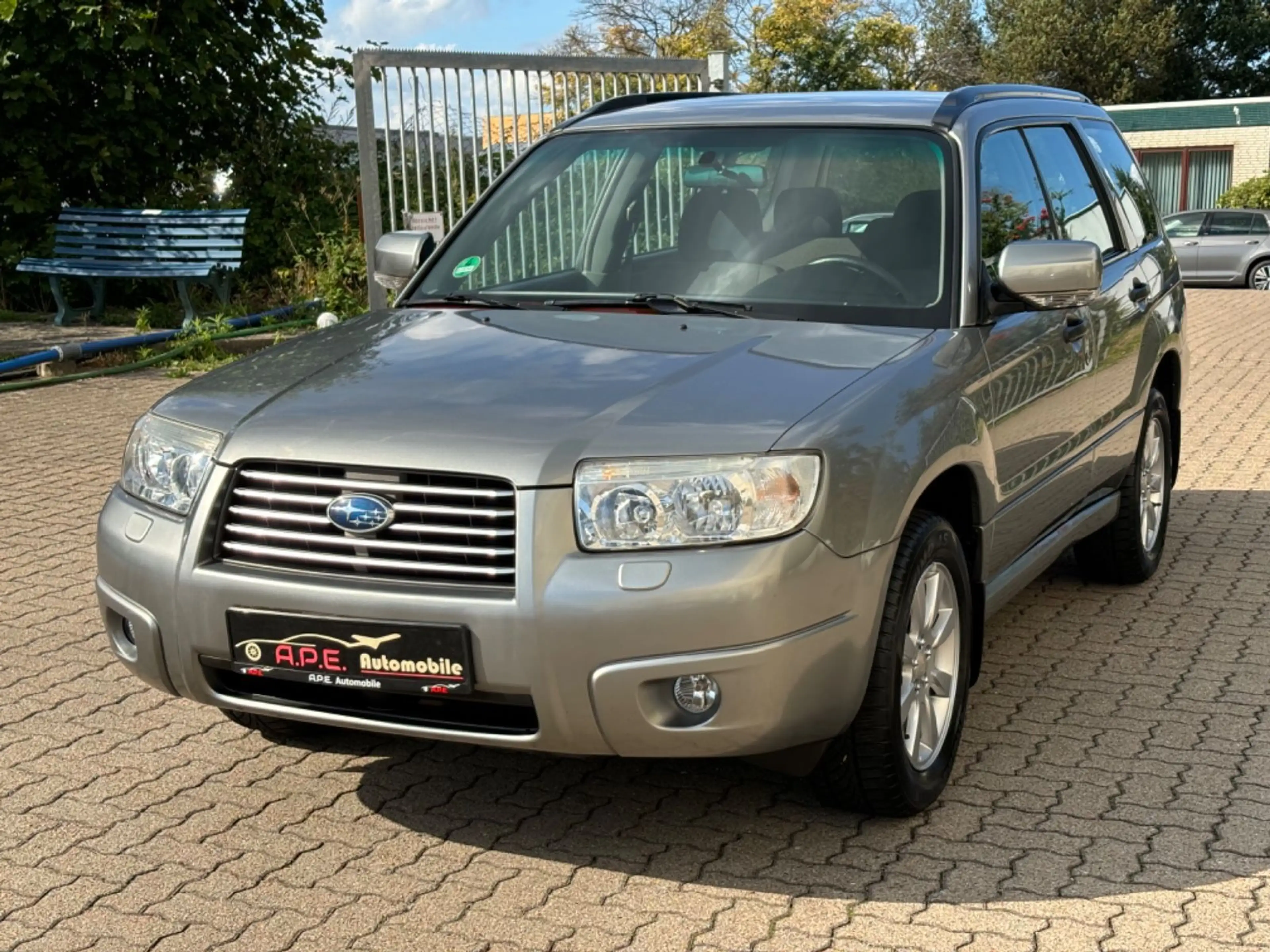 Subaru Forester 2.0X Active 4x4 Automatik Klima TÜV NEU — photo 3