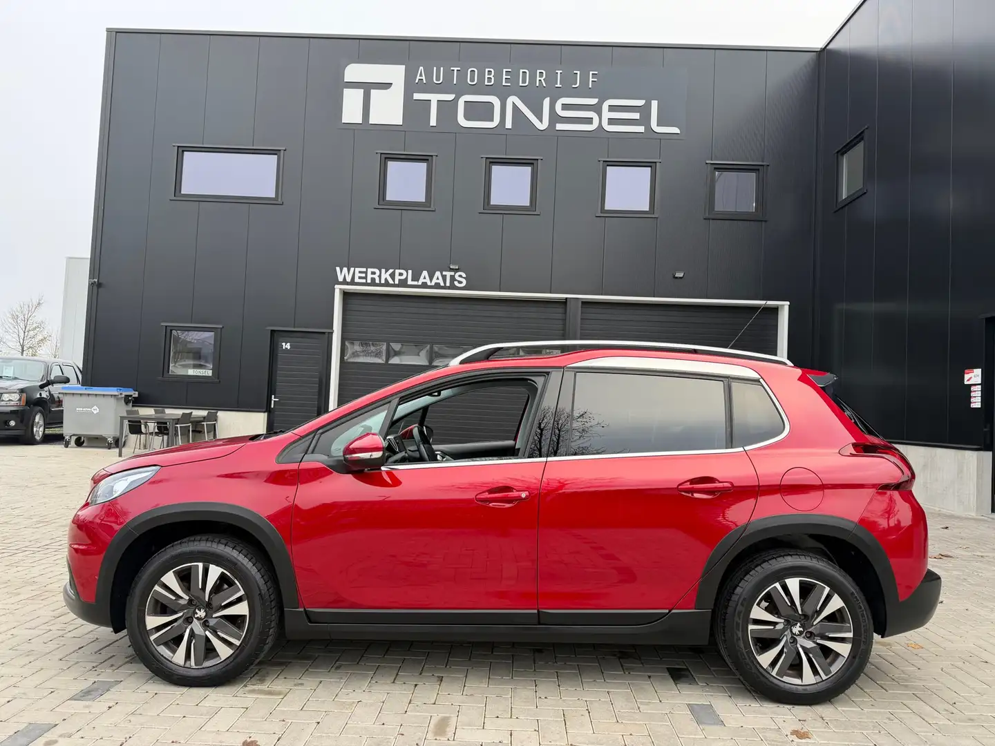 Peugeot 2008 1.2 PureTech Allure / Trekhaak / Panorama / Camera Rood - 2