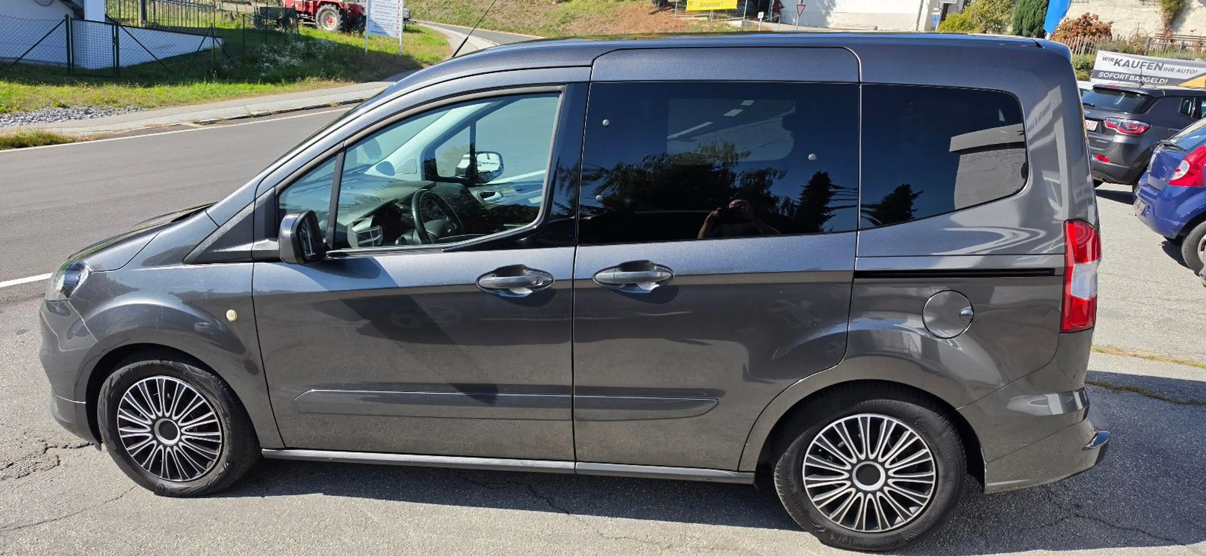 Ford Tourneo Courier Trend, Anhängerkupplung,1. Hand — photo 3