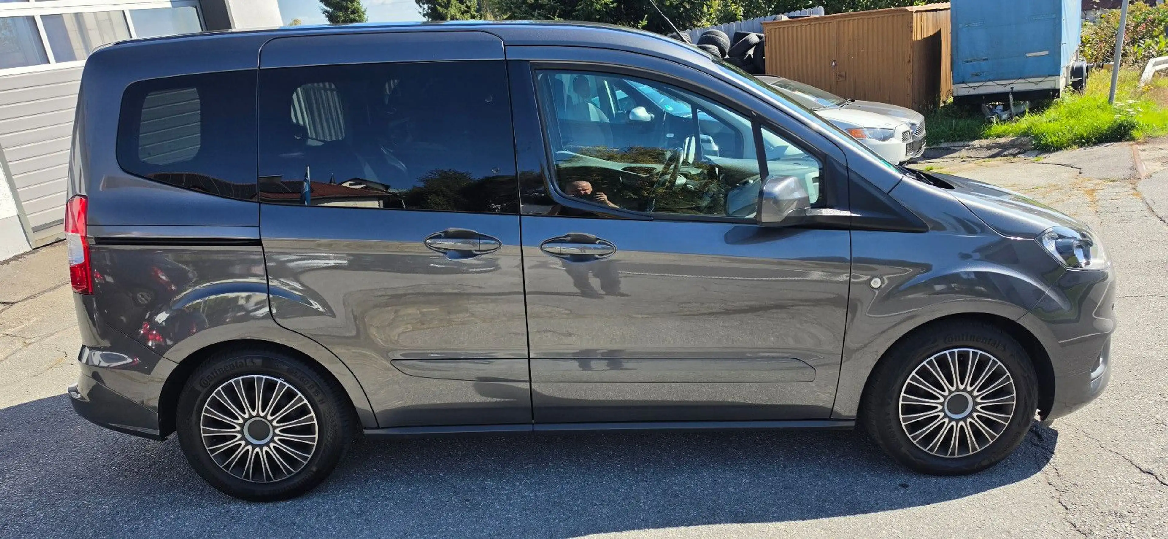 Ford Tourneo Courier Trend, Anhängerkupplung,1. Hand — photo 7