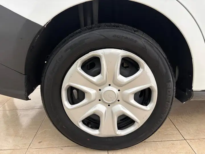 Ford Transit Courier 2022, foto 4