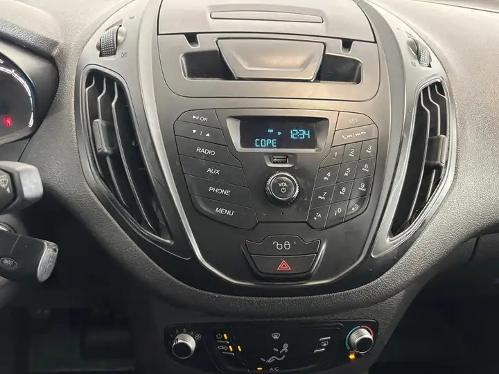 Ford Transit Courier 2022, foto 16