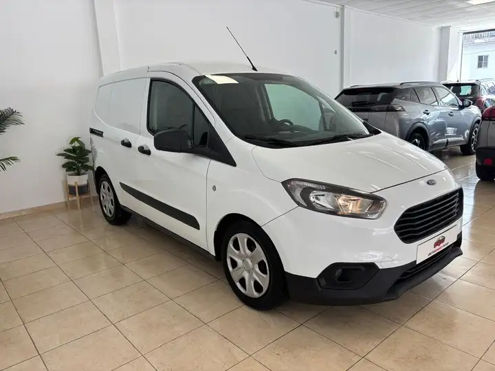 Ford Transit Courier 2022, foto 20