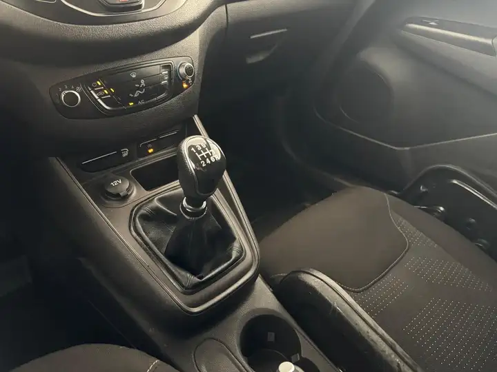 Ford Transit Courier 2022, foto 17