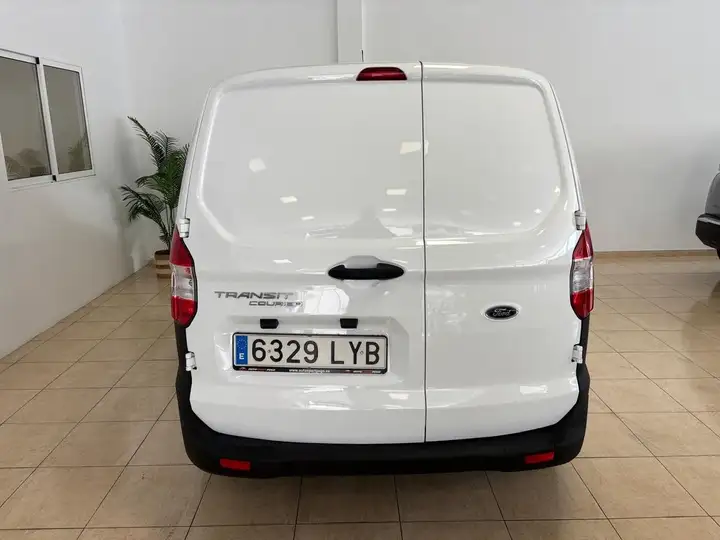 Ford Transit Courier 2022, foto 6