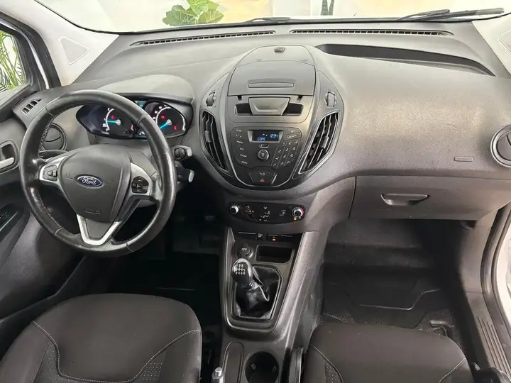 Ford Transit Courier 2022, foto 13