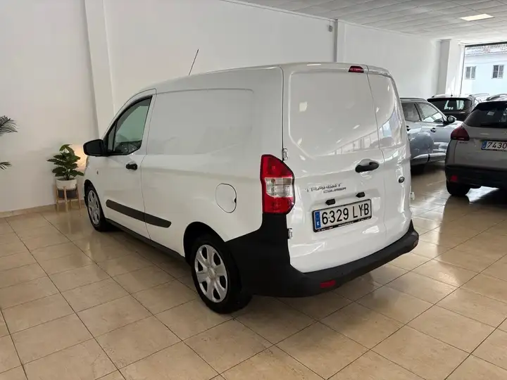 Ford Transit Courier 2022, foto 7