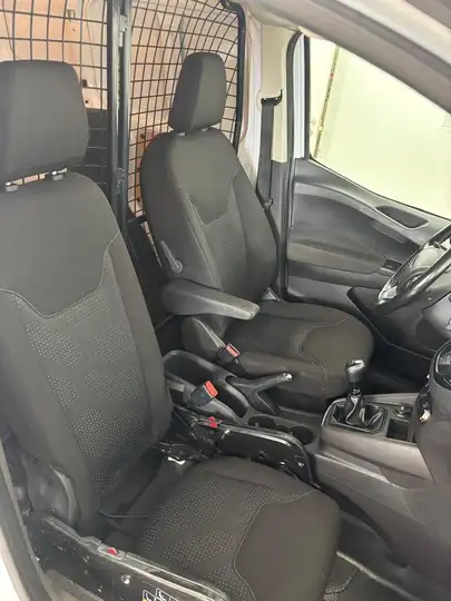 Ford Transit Courier 2022, foto 12