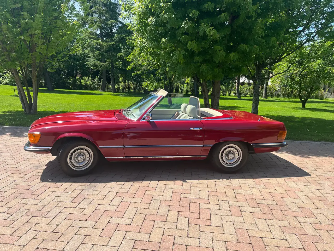 Mercedes-Benz SL 350 R107 cabrio, foto 1