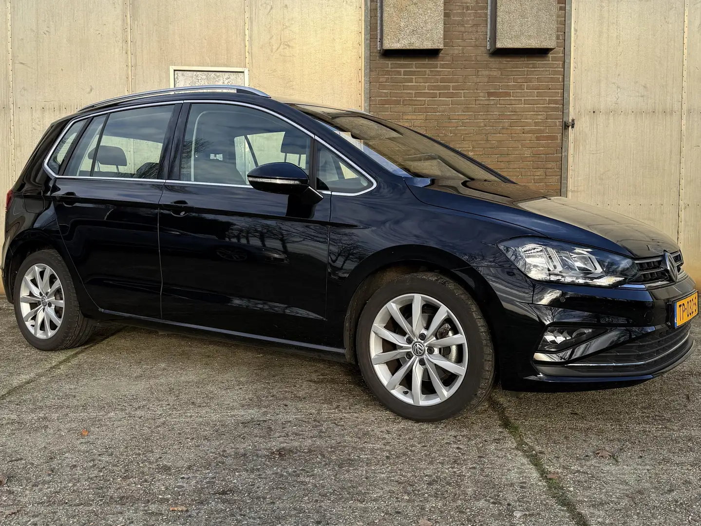 Volkswagen Golf Sportsvan 1.5 TSI ACT High.l. Noir - 1