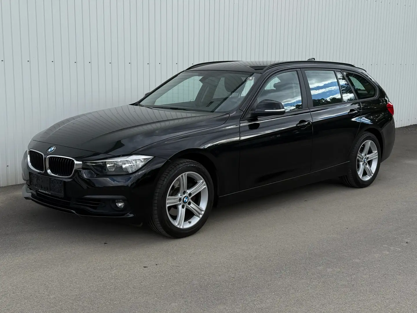 BMW 318 318 i Advantage Schwarz - 1