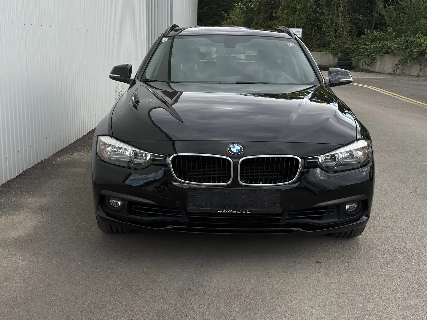 BMW 318 318 i Advantage Schwarz - 2
