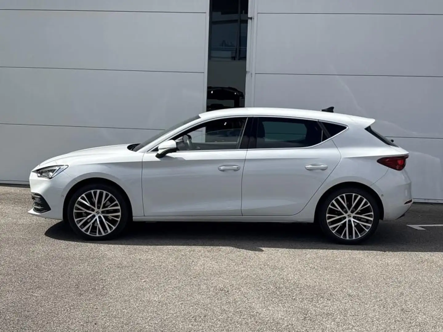 SEAT Leon 1.5 eTSI 150ch Xcellence DSG7 Blanc - 2