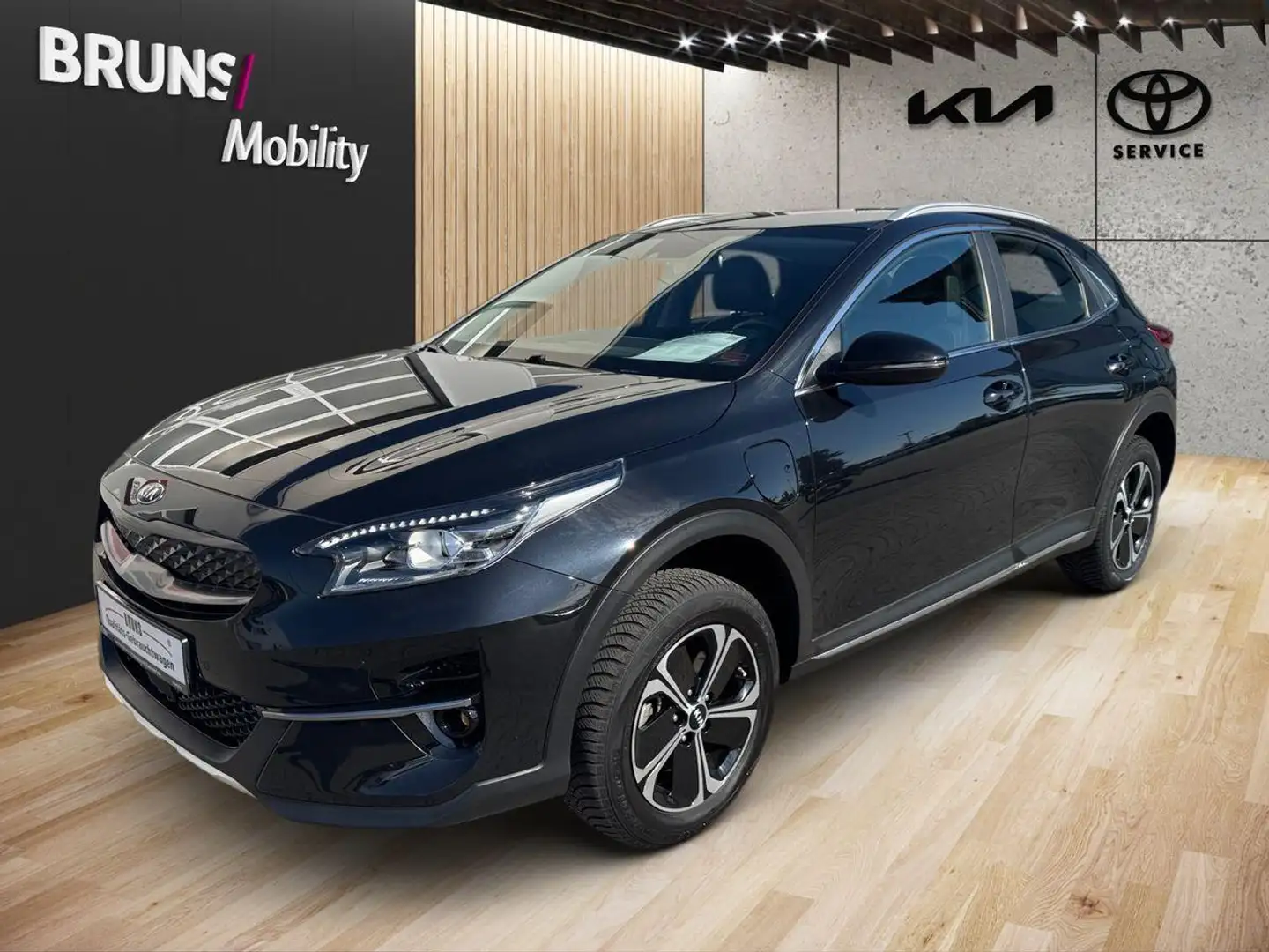 Kia XCeed 1.6 PHEV DCT6 VIS NAV ADA Černá - 2