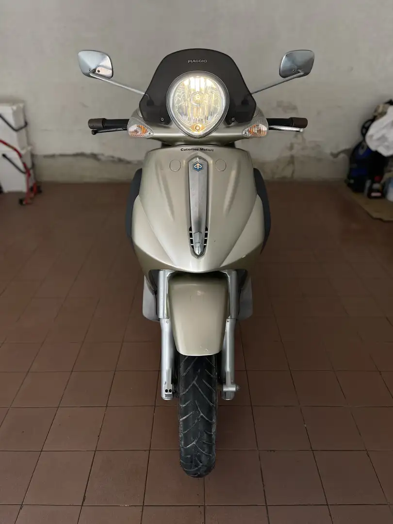 Piaggio Beverly 500 Scooter Gris - 1