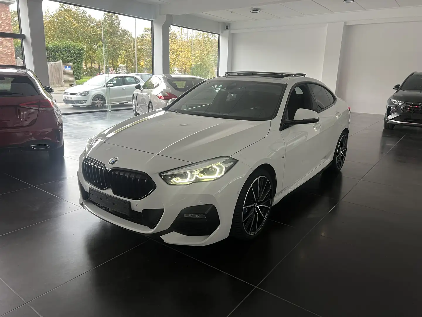 BMW 220 220i Gran Coupe Aut. M Sport panoramische dak ! Wit - 1