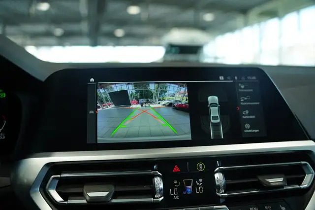 BMW 3 Series view 4