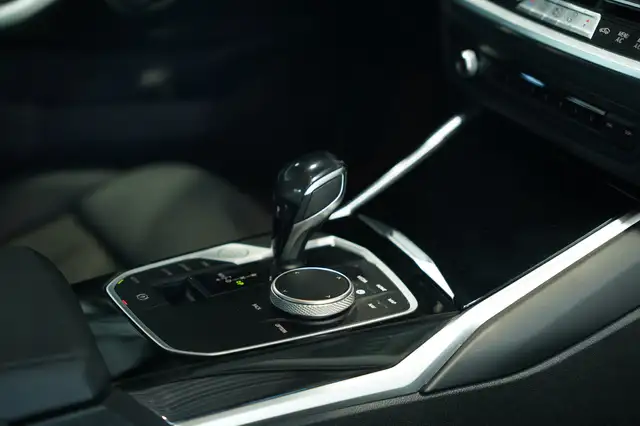 BMW 3 Series view 22