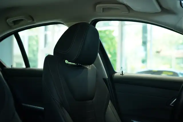 BMW 3 Series view 19