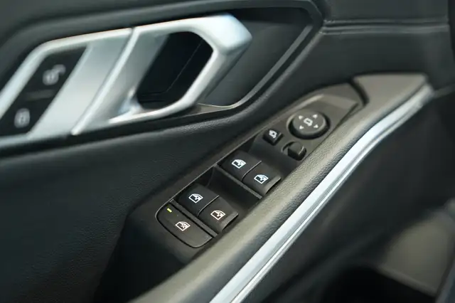 BMW 3 Series view 27