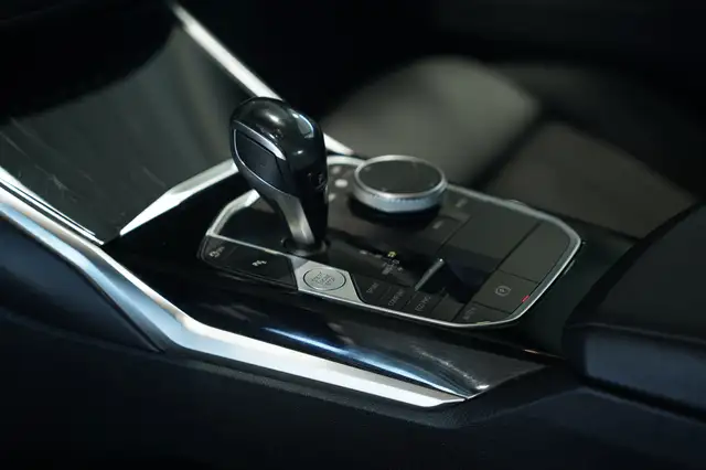 BMW 3 Series view 30