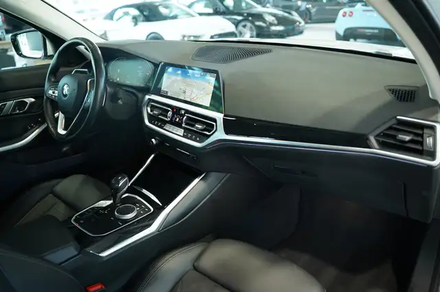 BMW 3 Series view 21