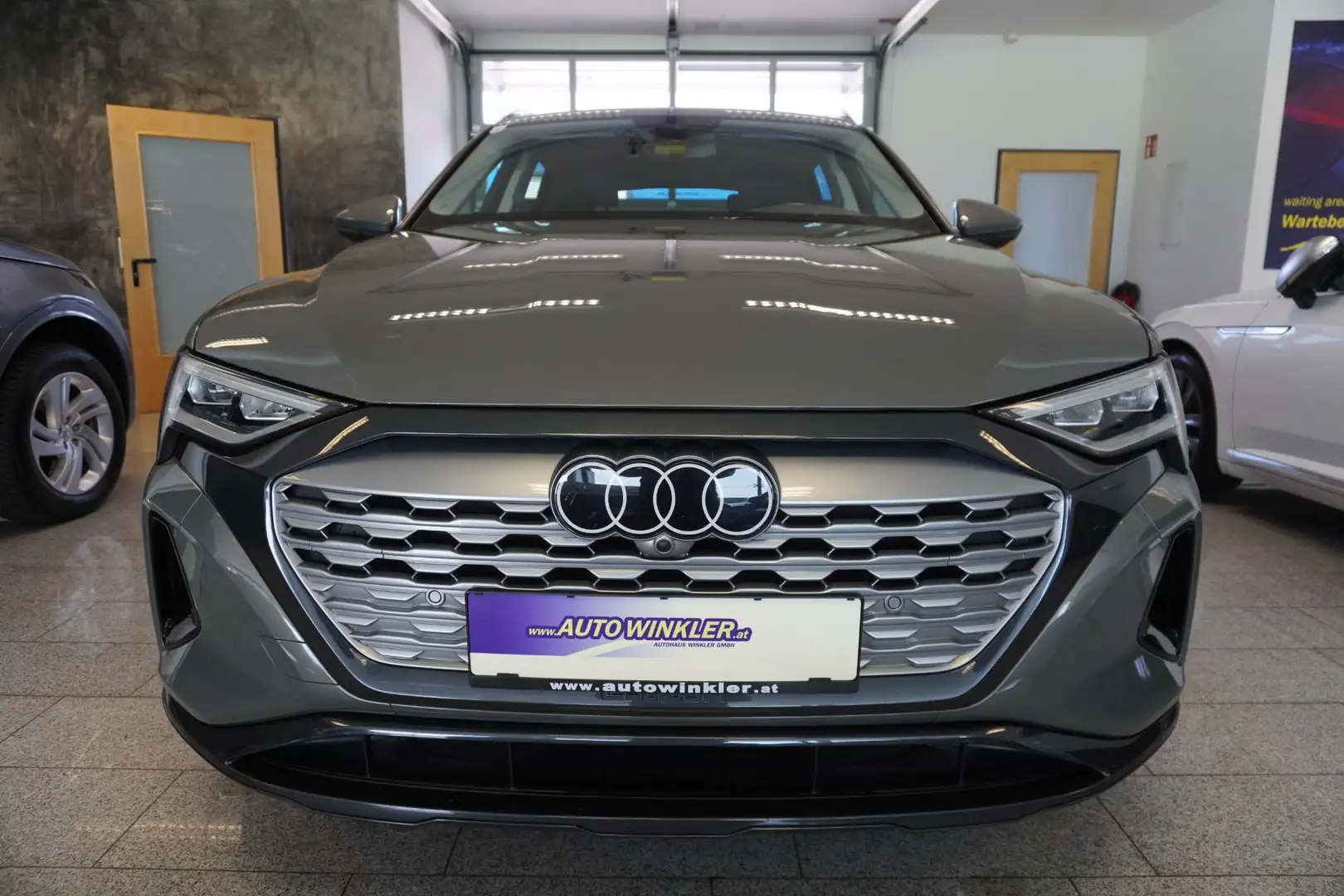 Audi Q8 e-tron Q8 e-tron 55 quattro business AHV/Matrix/Kamera/S Grau - 2