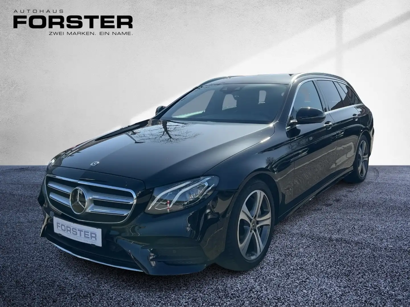 Mercedes-Benz E 220 d 4MATIC T-Modell AMG Navi FAP HUD AHV Schwarz - 1