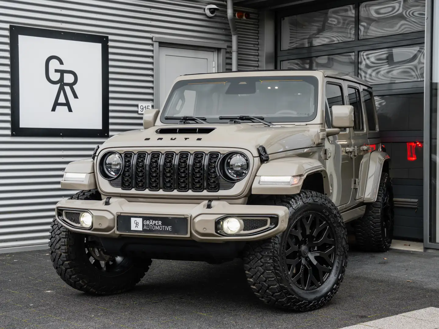 Jeep Wrangler BRUTE Richmond 4xe 380 | SkyOne | BTW | Active Sus Schwarz - 1