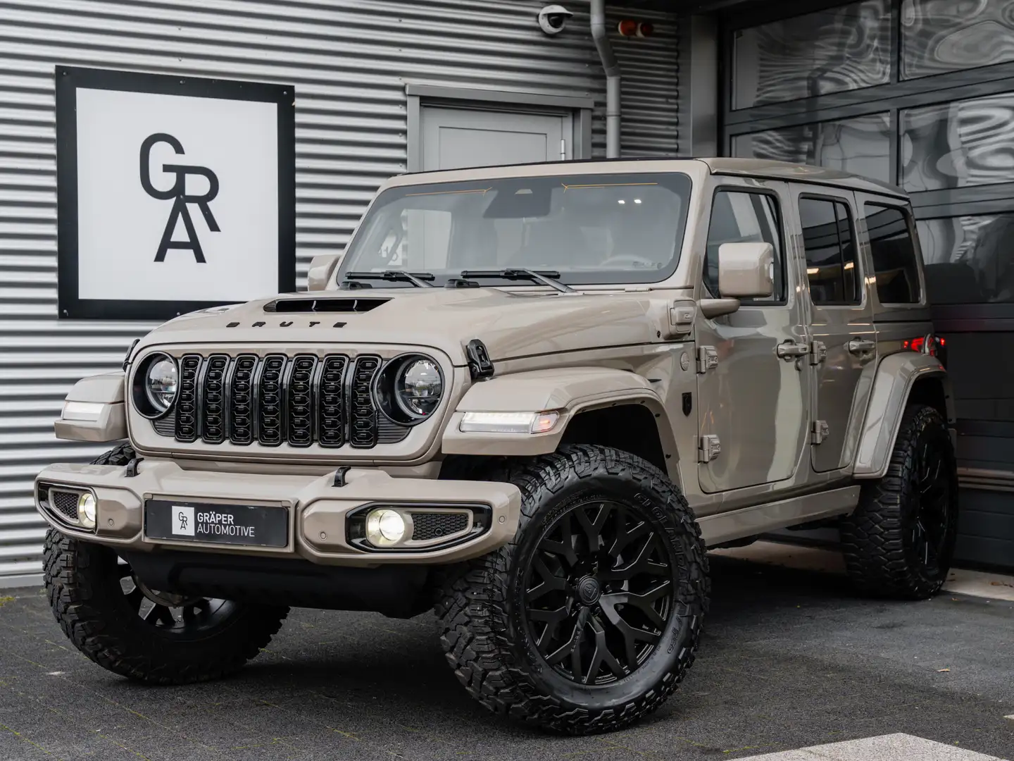 Jeep Wrangler BRUTE Richmond 4xe 380 | SkyOne | BTW | Active Sus Schwarz - 2