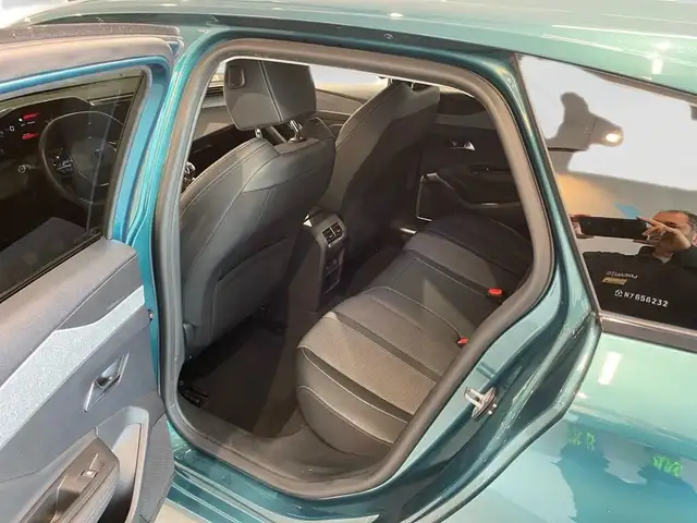 Peugeot 308 view 8