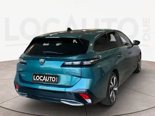 Peugeot 308 view 4