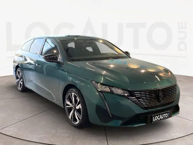 Peugeot 308 view 3