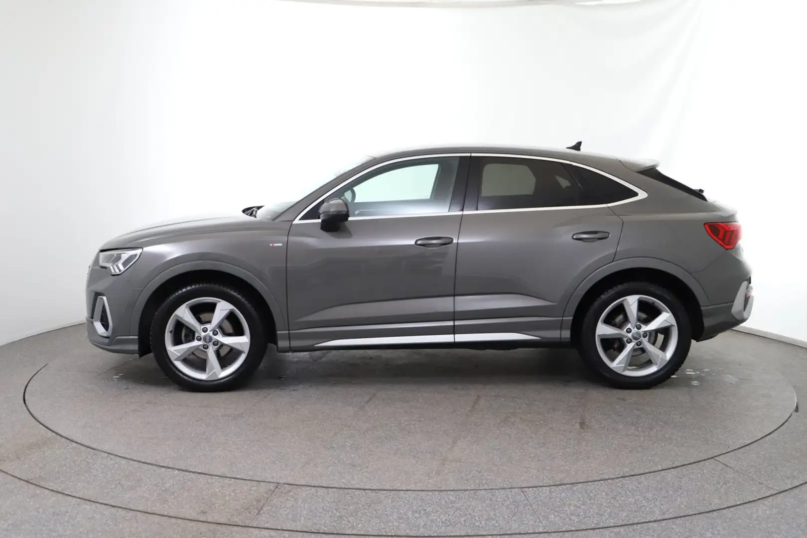 Audi Q3 35 TFSI S line Grau - 2