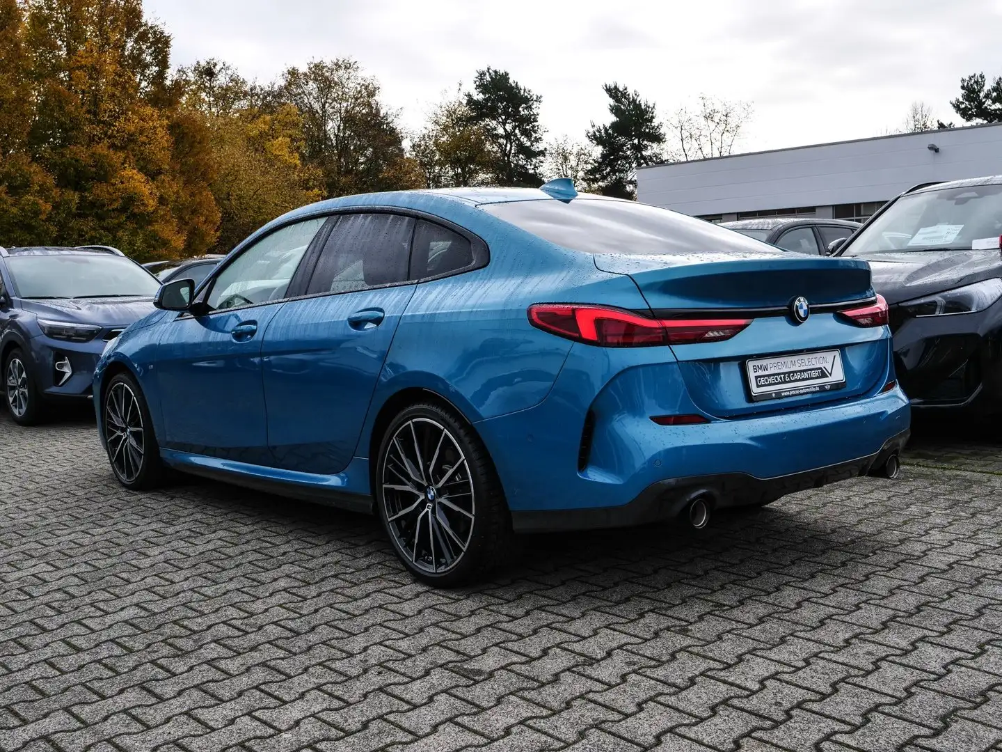 BMW 220 d xDrive M-Sport Pano LiCoPro LED FLA 19" M Blau - 2