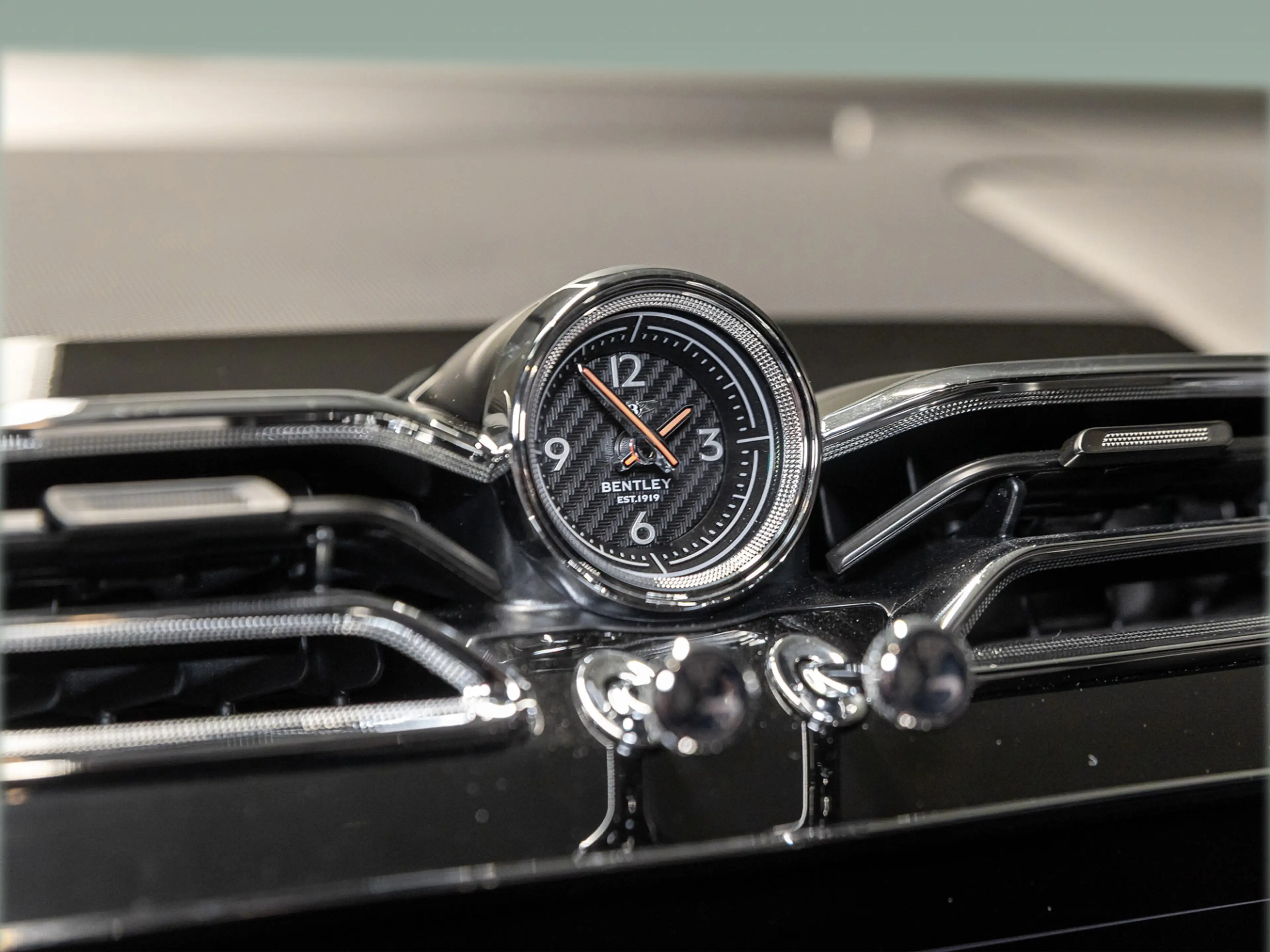 Bentley Bentayga S |Touring Spec|Carbon Styling|NAIM — photo 12