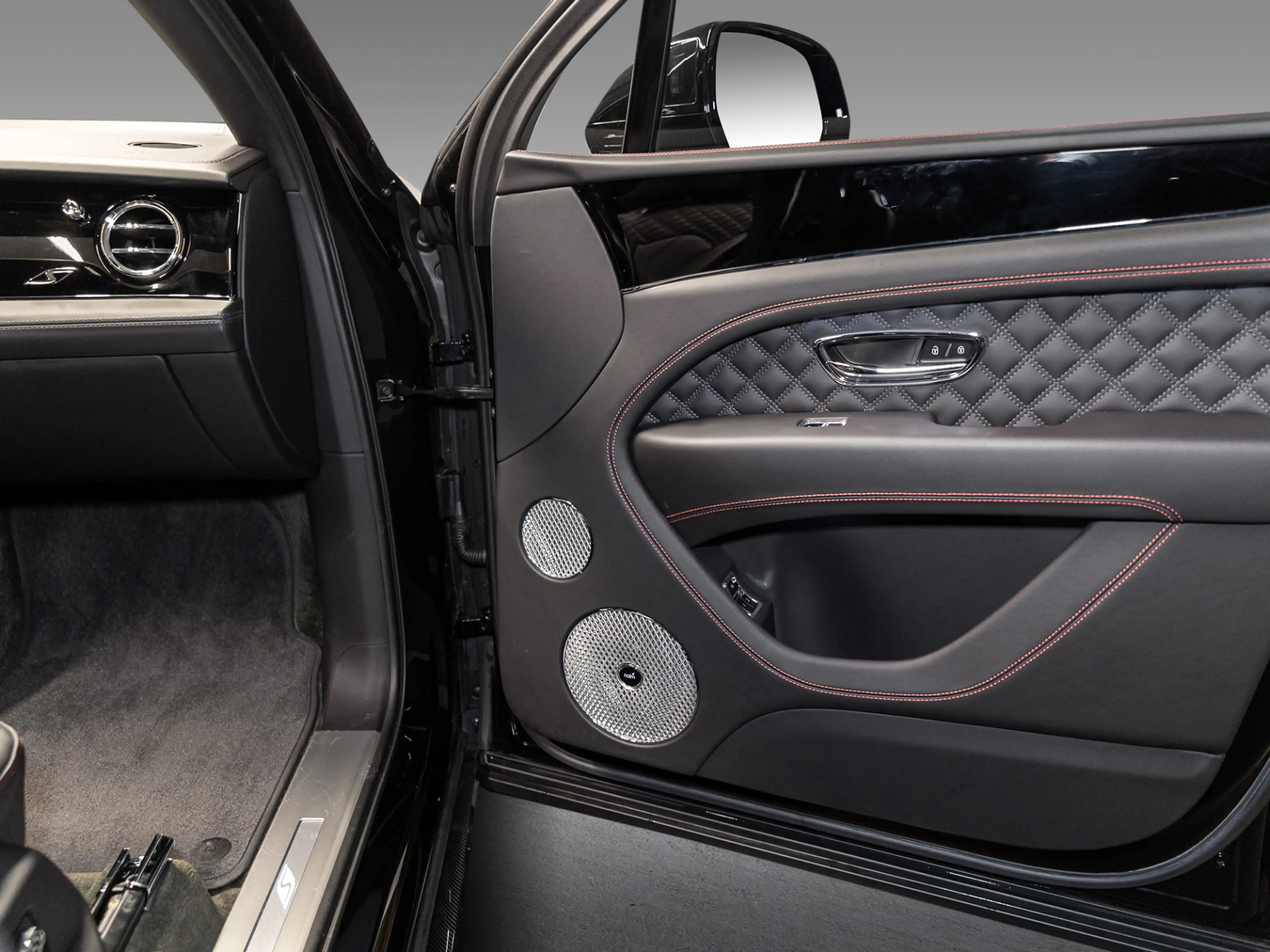 Bentley Bentayga S |Touring Spec|Carbon Styling|NAIM — photo 15