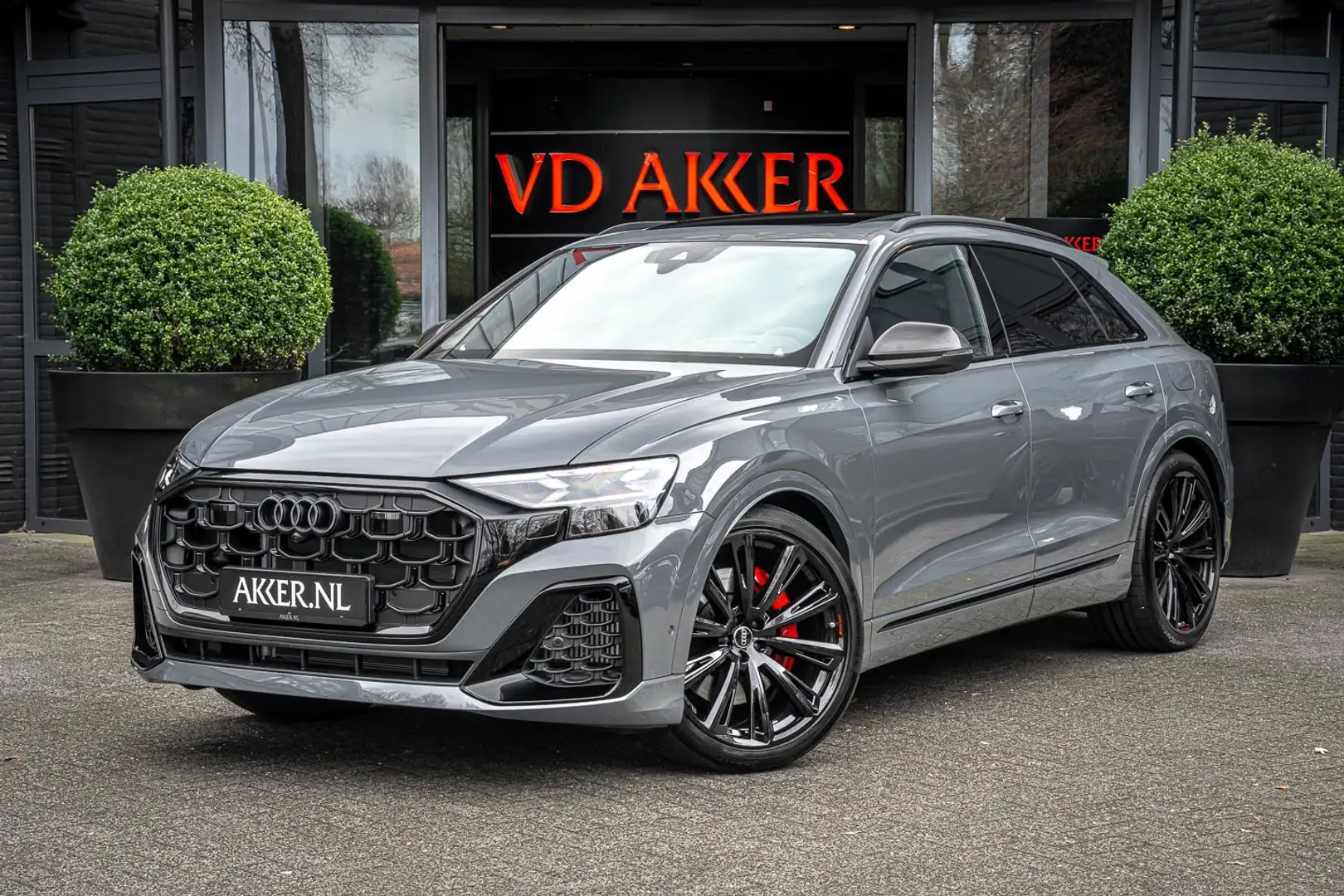 Audi Q8 60 TFSIe Np. €184k | Sportdiff. | Exclusive Lak Grau - 1