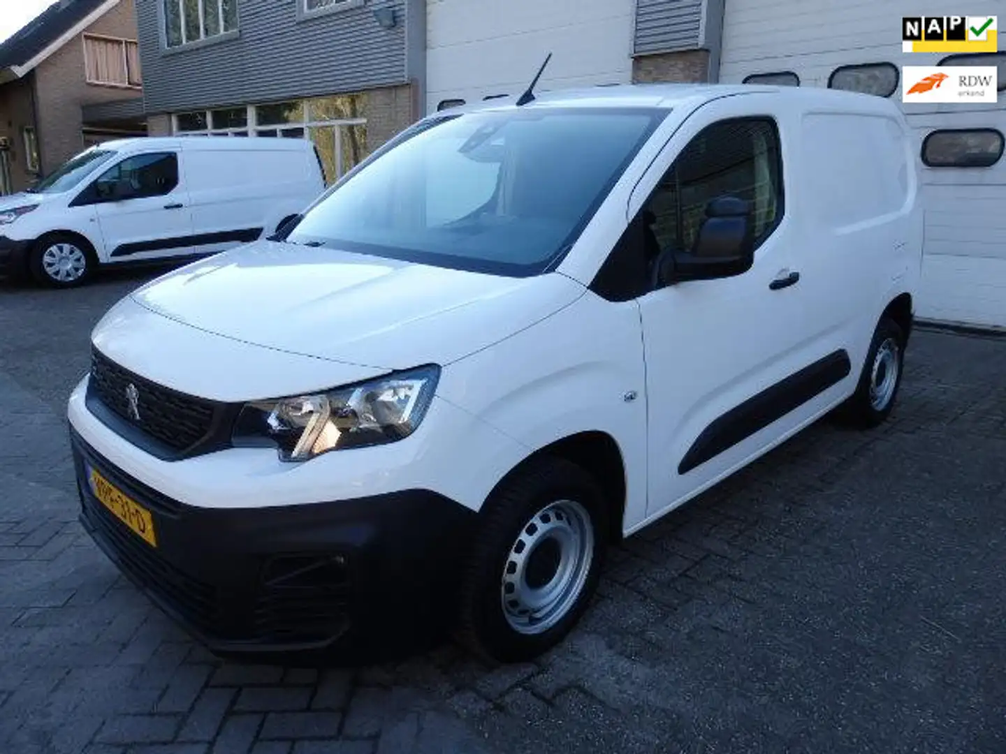 Peugeot Partner 1.5 BlueHDI Premium 100 pk AIRCO CRUISE NAVI PDC Wit - 1