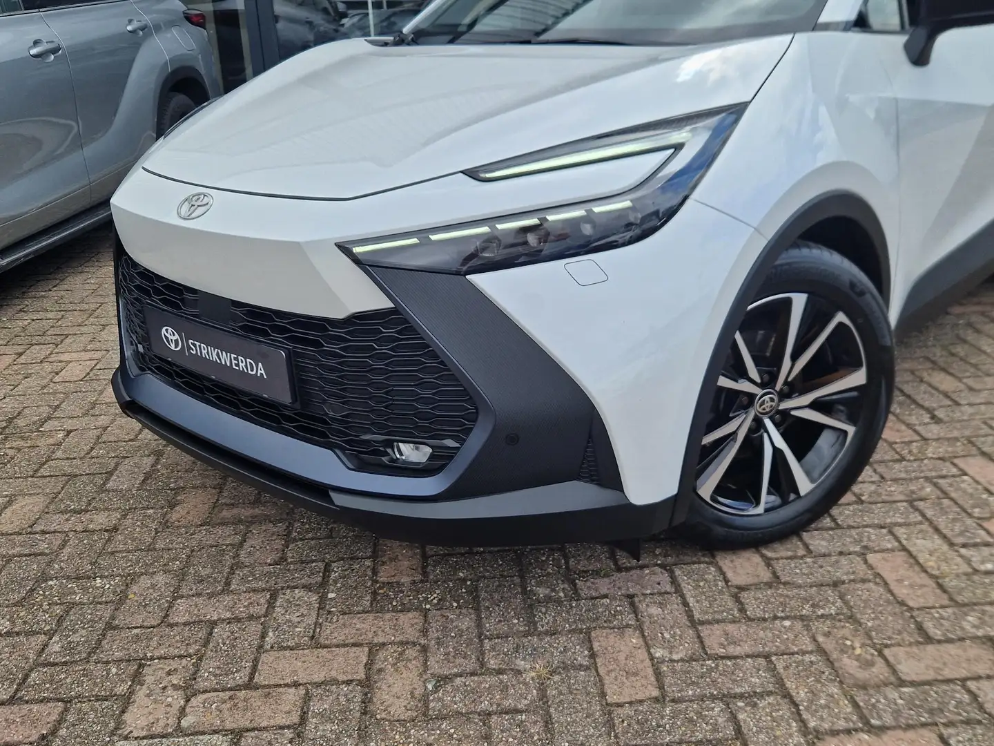 Toyota C-HR First edition Wit - 2
