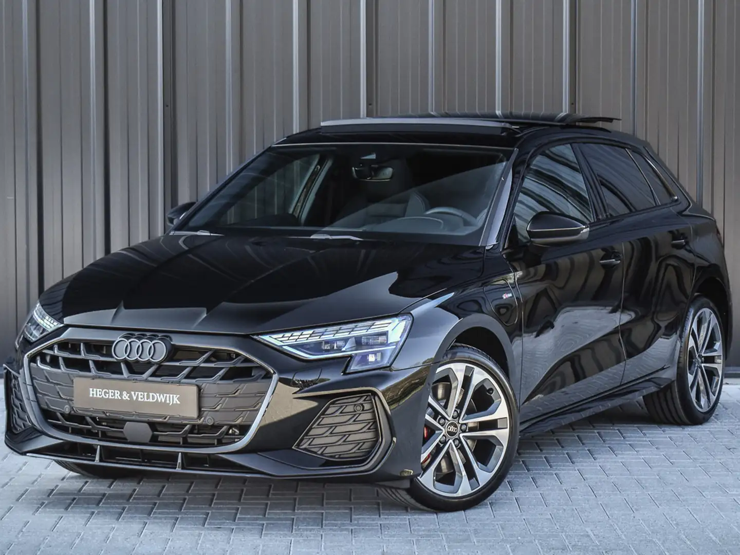 Audi A3 Sportback 45 TFSI e S EDITION COMPETITION | PANORA Zwart - 2