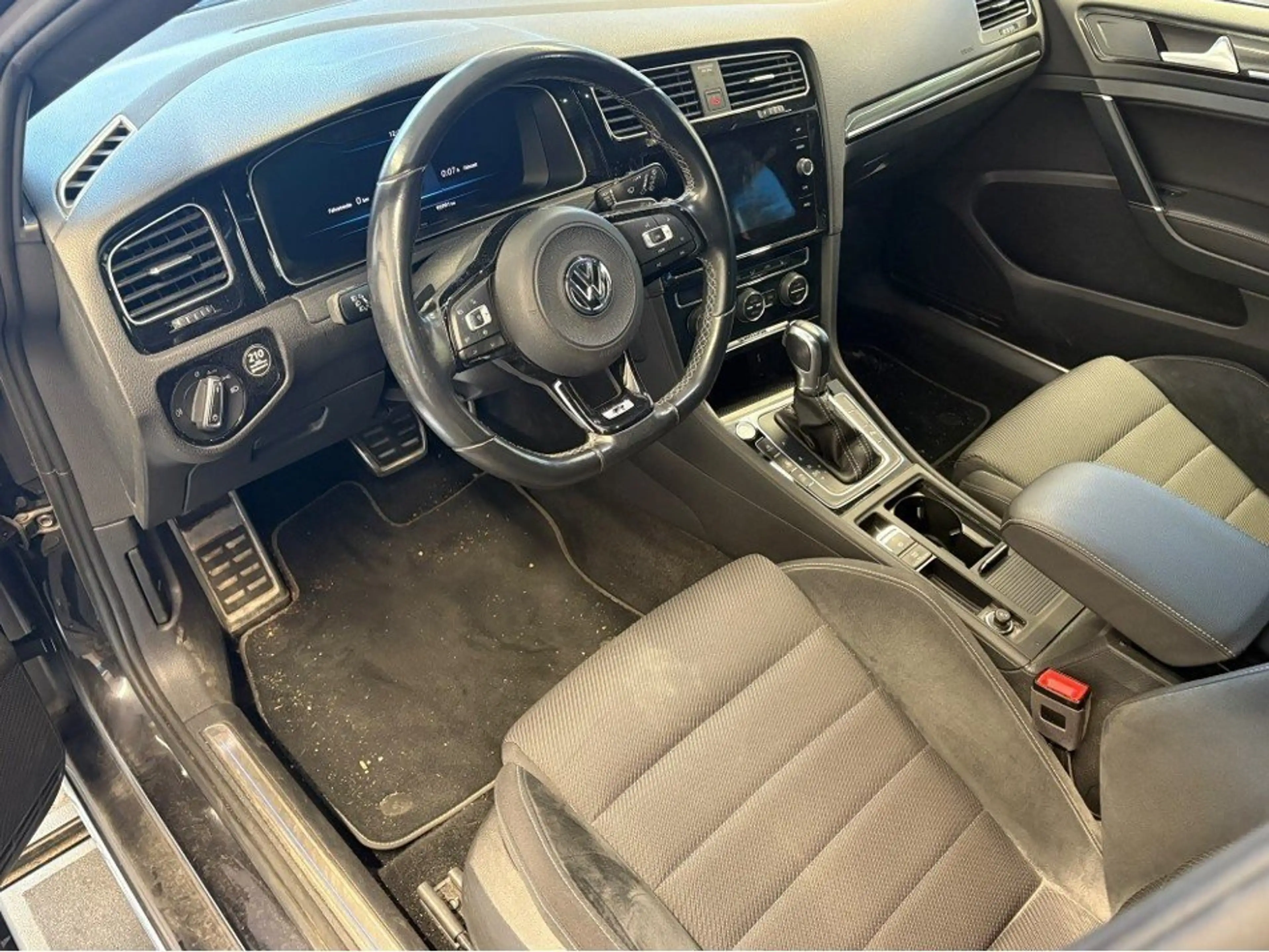 Volkswagen Golf VII 4Motion 2.0 TSI R/AKRAPOVIC/KAMERA/ACC/ — photo 3