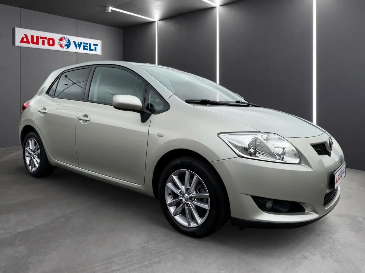 Toyota Auris 1.6 16V Automatik 2-Zonen Klimaauto. Silber - 2