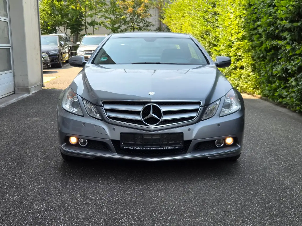 2009 Mercedes-Benz E 250 CGI BE Coupe PDC SHZ TEILLEDER, photograph 2