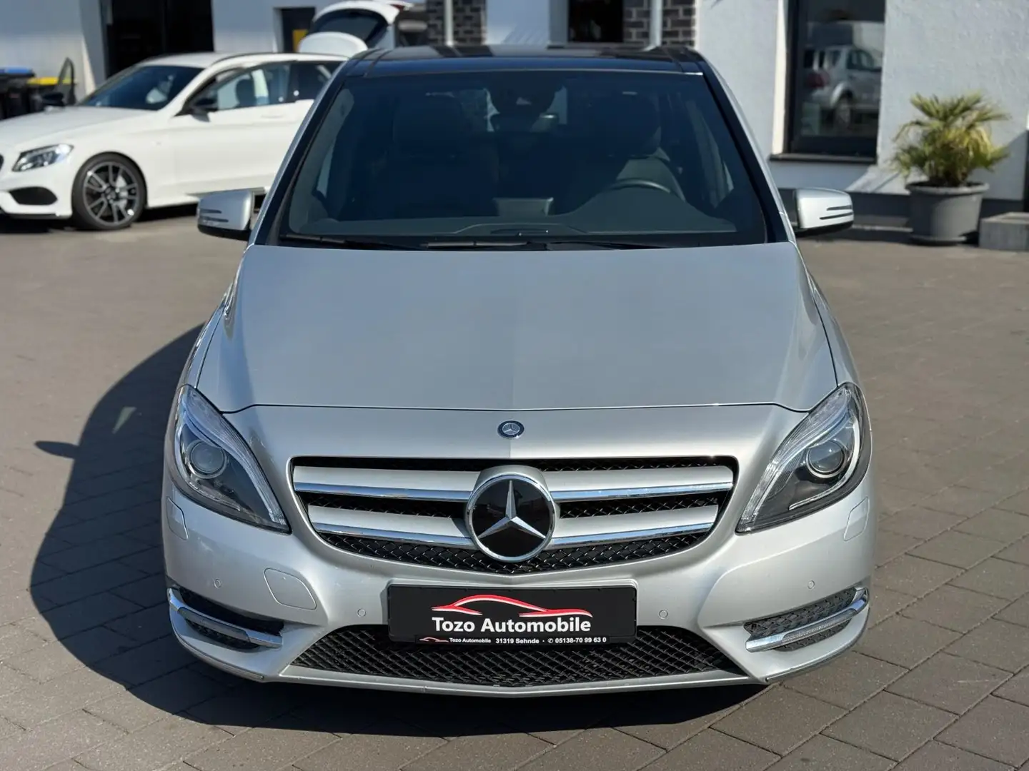 Mercedes-Benz B 250 *NAVI*KAMERA*LEDER*PANO*MEMORY*XENON*VOLL* Stříbrná - 2