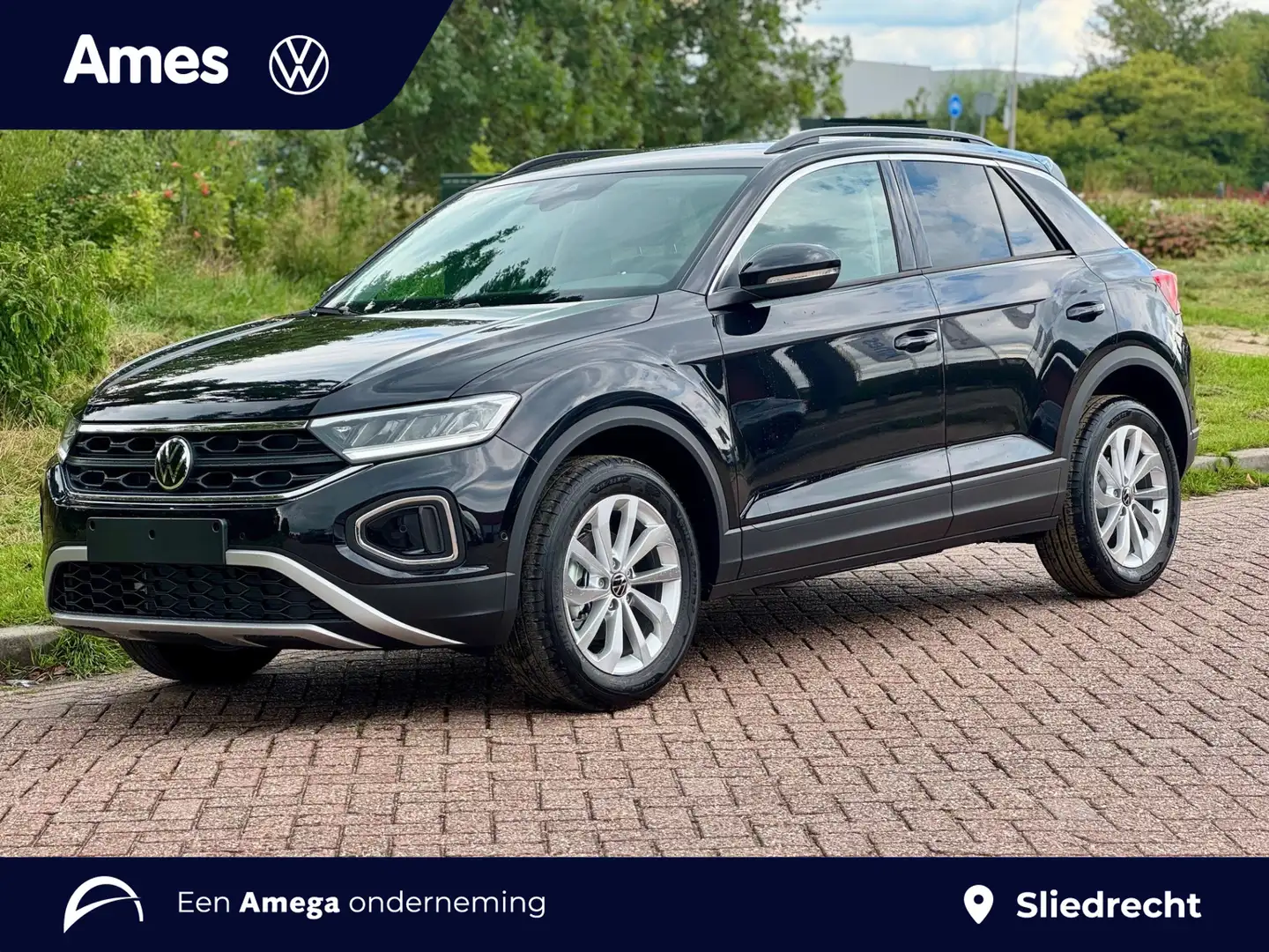 Volkswagen T-Roc 1.0 TSI 115pk Life Edition | Climatronic | Achteru Negro - 1